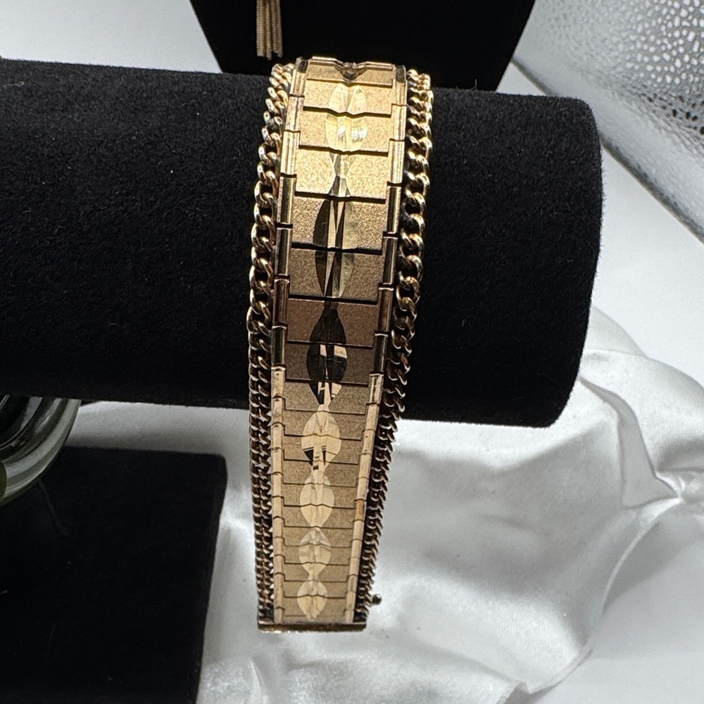 Vintage 18K gold plated etched bracelet 8” - Picture 4 of 14